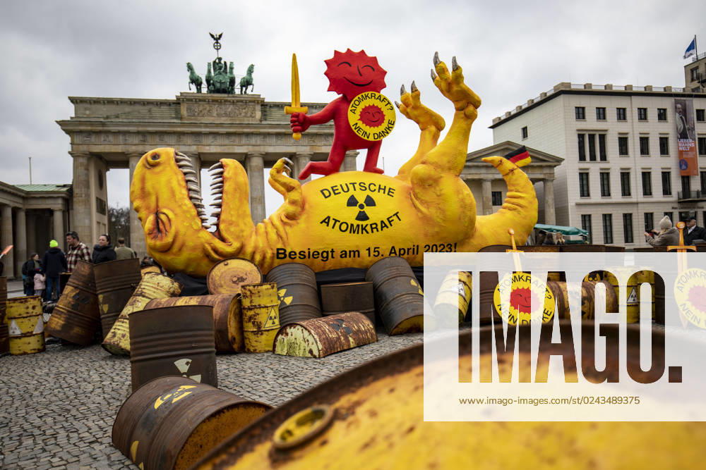 Greenpeace presents AKW dinosaur at the Brandenburg Gate, On the occasion of the shutdown of the last three remaining nuclear power plants AKW in Germany, Greenpeace presents a four-meter-high sculpture of a shot dinosaur at the Brandenburg Gate The
