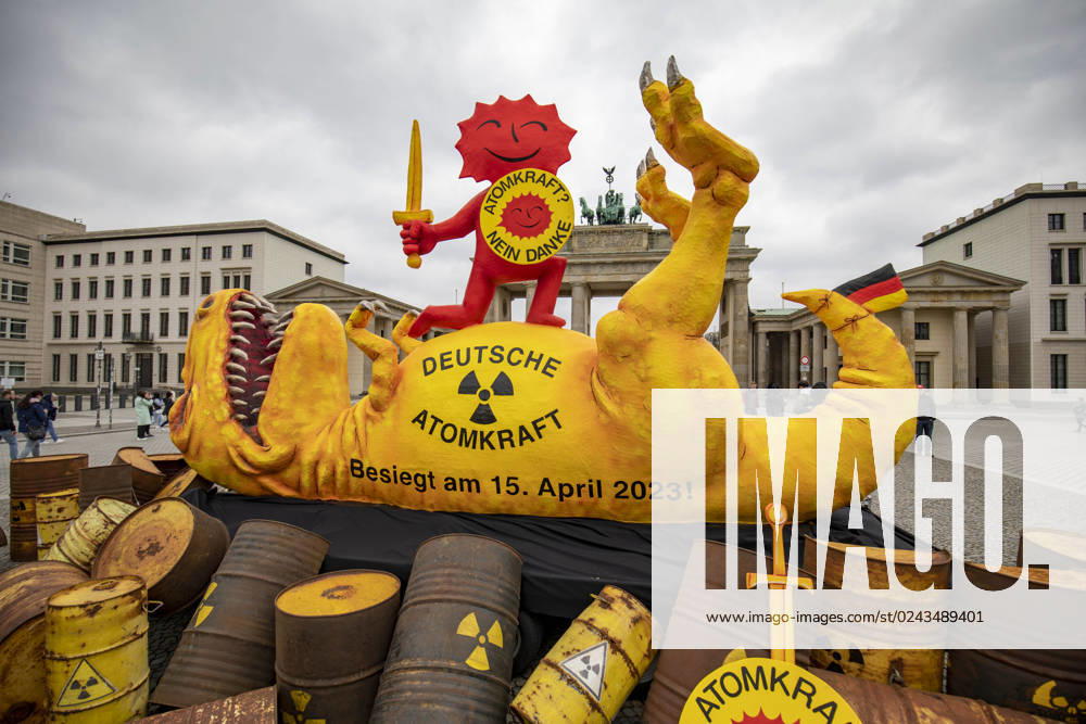 Greenpeace presents AKW dinosaur at the Brandenburg Gate, On the occasion of the shutdown of the last three remaining nuclear power plants AKW in Germany, Greenpeace presents a four-meter-high sculpture of a shot dinosaur at the Brandenburg Gate The