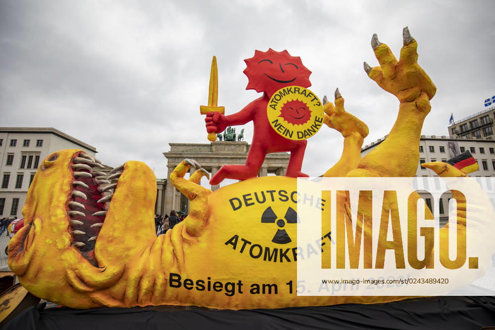 Greenpeace presents AKW dinosaur at the Brandenburg Gate, On the occasion of the shutdown of the last three remaining nuclear power plants AKW in Germany, Greenpeace presents a four-meter-high sculpture of a shot dinosaur at the Brandenburg Gate The