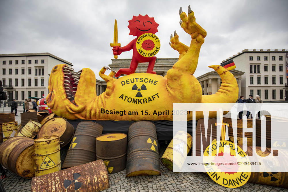 Greenpeace presents AKW dinosaur at the Brandenburg Gate, On the occasion of the shutdown of the last three remaining nuclear power plants AKW in Germany, Greenpeace presents a four-meter-high sculpture of a shot dinosaur at the Brandenburg Gate The