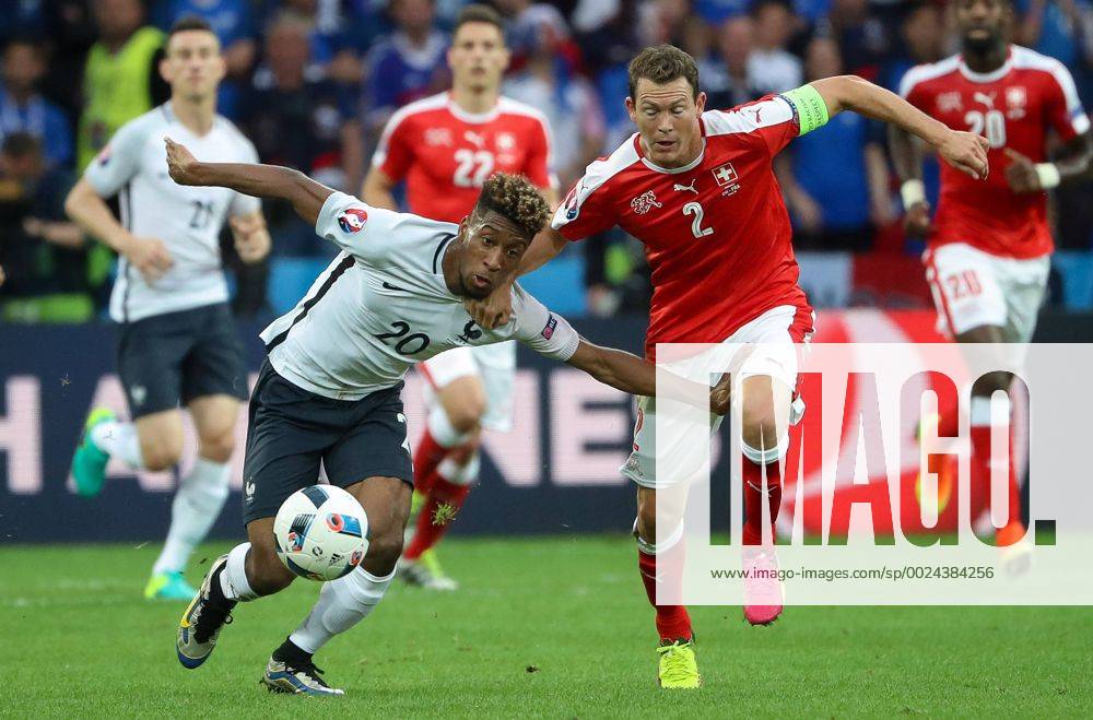 SOCCER - UEFA EURO EM Europameisterschaft Fussball 2016, SUI vs FRA LILLE,FRANCE,19.JUN.16 - SOCCER - UEFA European Championship EM Europameisterschaft 2016, international match Länderspiel Switzerland vs France. Image shows Kingsley Coman (FRA) and Stephan Lichtsteiner (SUI). GEPAxpictures xChristianxWalgram