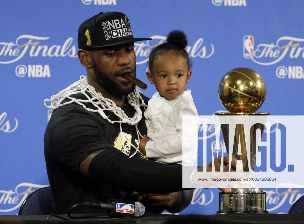 - SPORT June 19, 2016 - Oakland, California, U.S - Cleveland Cavaliers LeBron James sits down to answer questions with his daughter Zhuri during a post-game press conference PK Pressekonferenz after Game 7 of basketball s NBA Basketball Herren USA Finals Sunday, June 19, 2016, in Oakland, Calif. Cleveland won 93-89. NBA Finals Cavaliers Warriors Game 7 - ZUMAp124