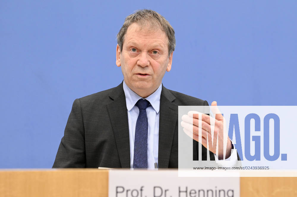Hans Martin Henning at the Federal Press Conference on the publication of the audit report on the calculation of German greenhouse gas emissions for the year 2022 at the Haus der Bundespressekonferenz Berlin, 17 04 2023 Foto:xF.xFuturexImage