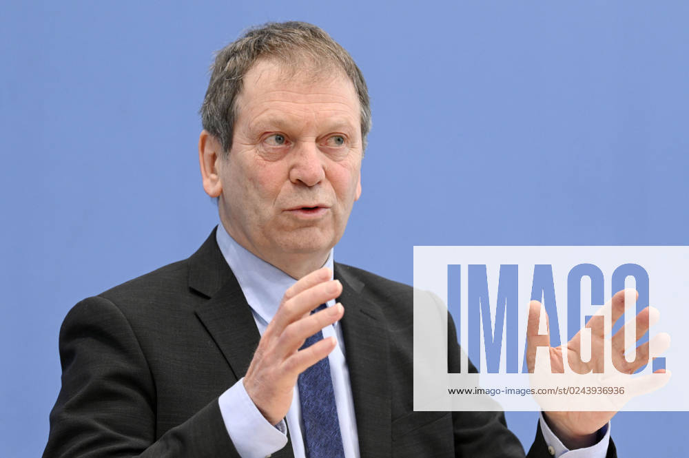Hans Martin Henning at the Federal Press Conference on the publication of the audit report on the calculation of German greenhouse gas emissions for the year 2022 at the Haus der Bundespressekonferenz Berlin, 17 04 2023 Foto:xF.xFuturexImage