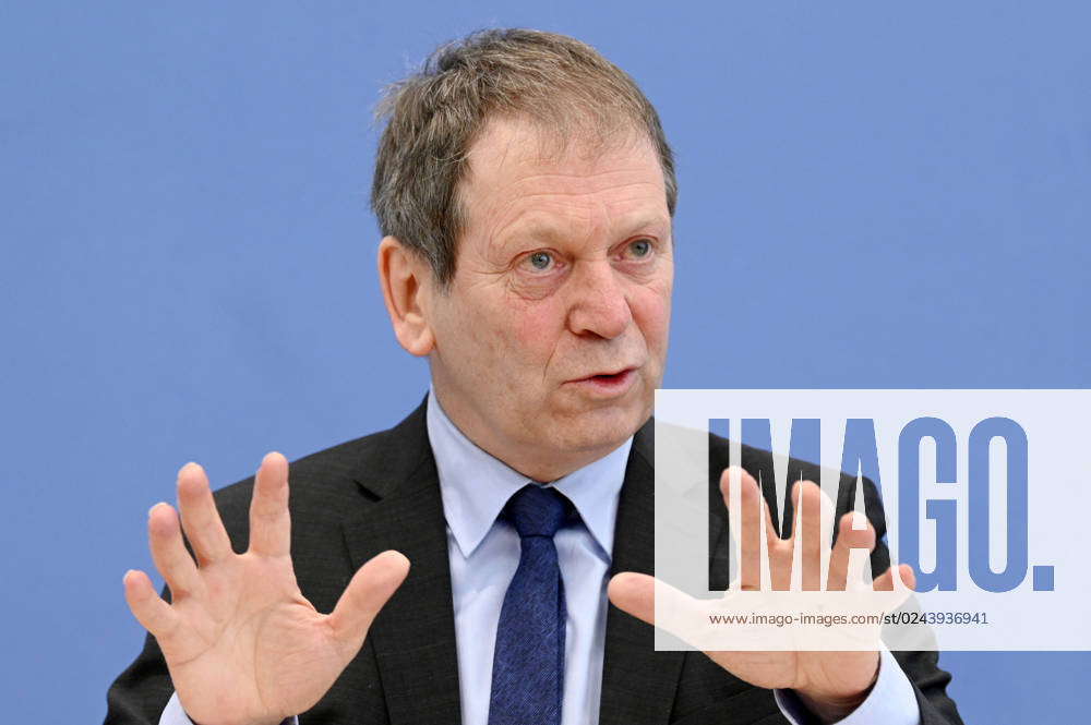 Hans Martin Henning at the Federal Press Conference on the publication of the audit report on the calculation of German greenhouse gas emissions for the year 2022 at the Haus der Bundespressekonferenz Berlin, 17 04 2023 Foto:xF.xFuturexImage