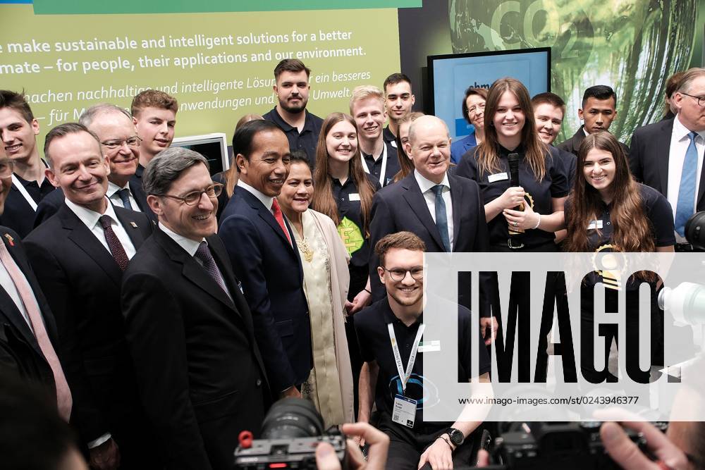 Hannover, Messe, Fair Opening tour Hannover Messe 2023 Indonesia is the partner country of Hannover Messe this year Tour EBM Papst manufacturer of electric motors and fans Picture shows President Indonesia, Joko Widodo, German Chancellor Olaf Scholz amidst EBM Papst trainees promoting training as future heroes KH
