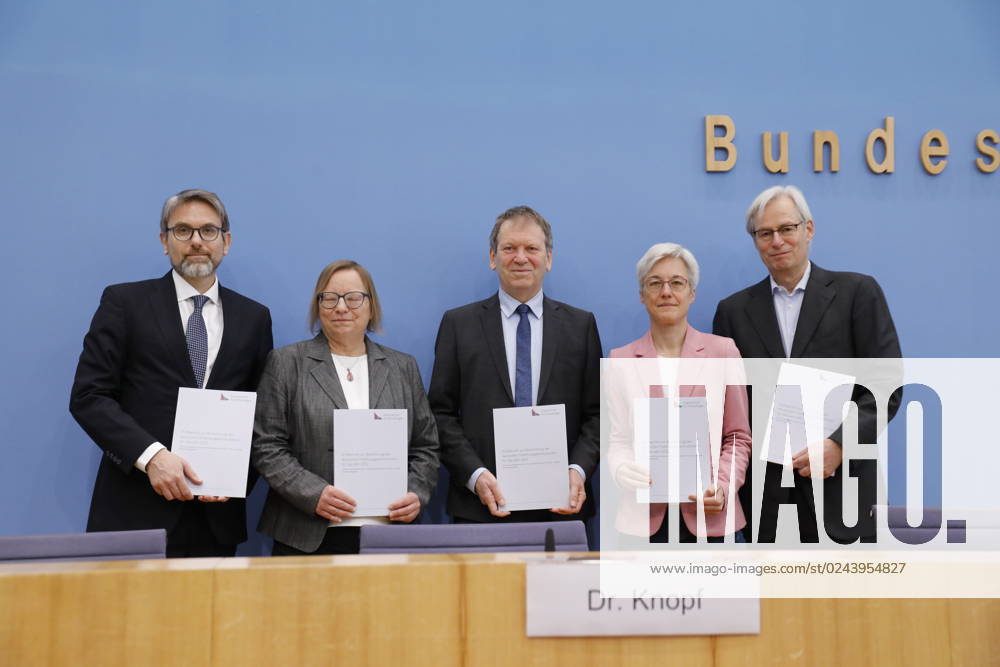 Marc Oliver Bettzüge, Barbara Schlomann, Hans Martin Henning, Brigitte Knopf and Thomas Heimer , Germany, Berlin, Federal Press Conference, Topic Publication of the verification report on the calculation of German greenhouse gas emissions for the year 2022.