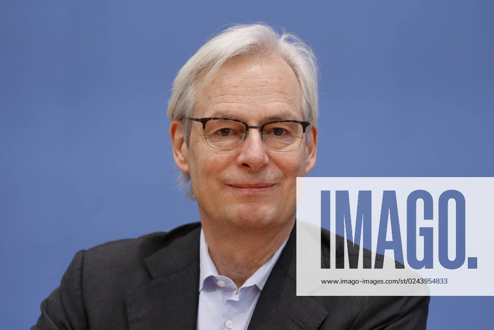 Thomas Heimer , Germany, Berlin, Federal Press Conference, Topic Publication of the verification report on the calculation of German greenhouse gas emissions for the year 2022.