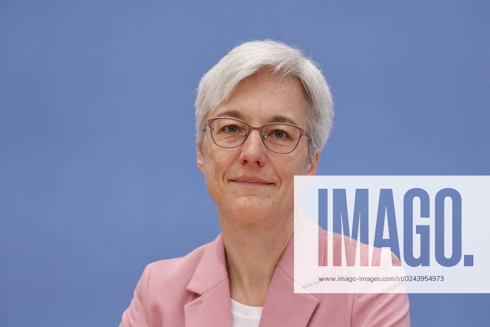 Brigitte Knopf , Germany, Berlin, Federal Press Conference, Topic Publication of the verification report on the calculation of German greenhouse gas emissions for the year 2022.