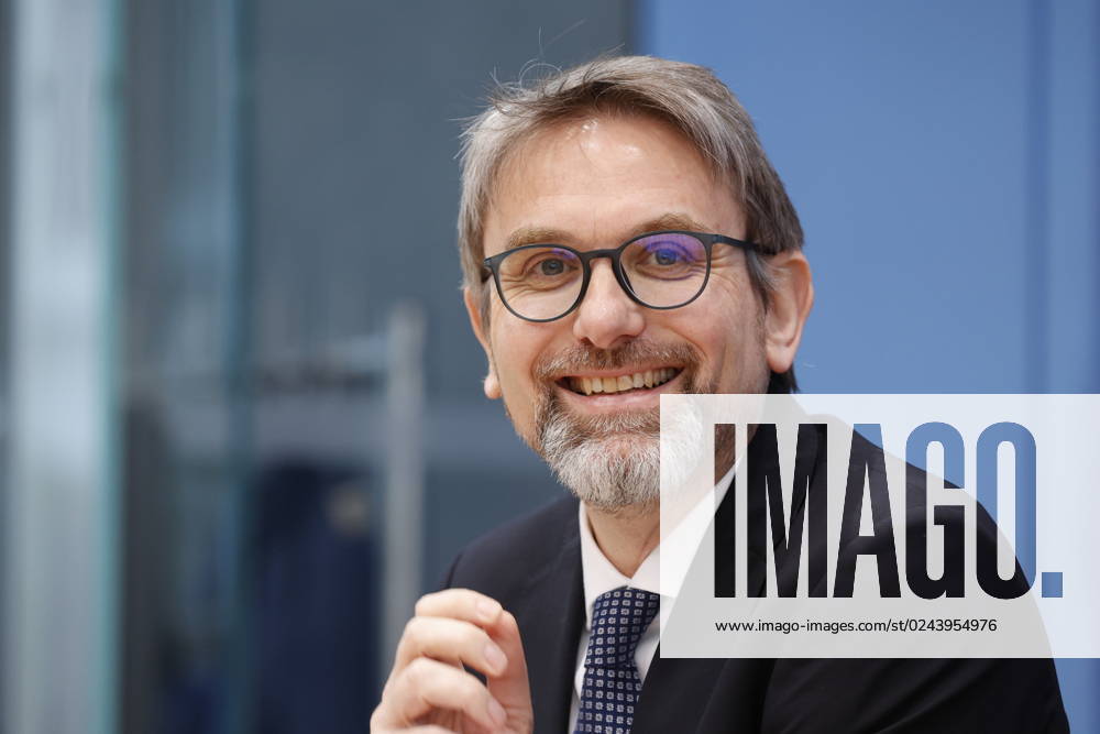 Marc Oliver Bettzüge, Germany, Berlin, Federal Press Conference, Topic Publication of the verification report on the calculation of German greenhouse gas emissions for the year 2022.