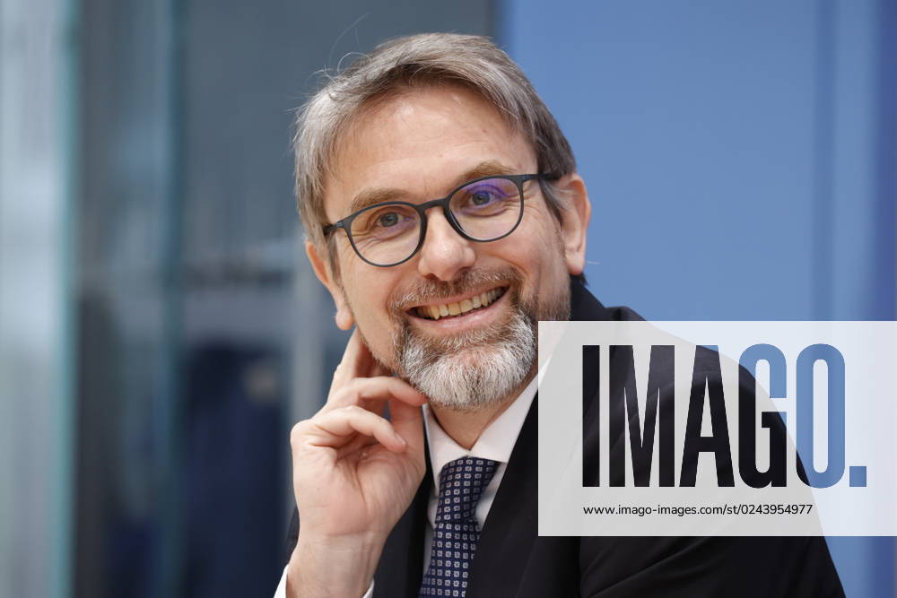 Marc Oliver Bettzüge, Germany, Berlin, Federal Press Conference, Topic Publication of the verification report on the calculation of German greenhouse gas emissions for the year 2022.