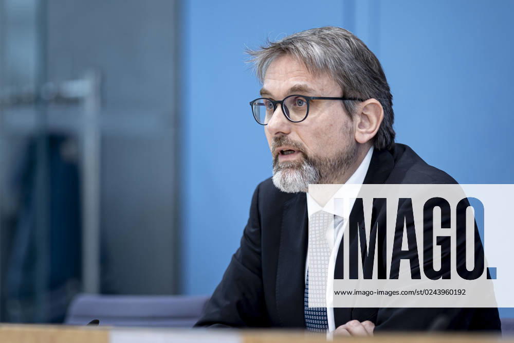 Prof Dr Marc Oliver Bettzuege, Council Member ERK, Energy Economics Institute at the UniversityâˆöÂßt of Kâˆöâˆln EWI , recorded at a federal press conference on the publication of the test report on the calculation of German greenhouse gas emissions for the year 2022 Berlin, 17 04 2023 Berlin Germany.