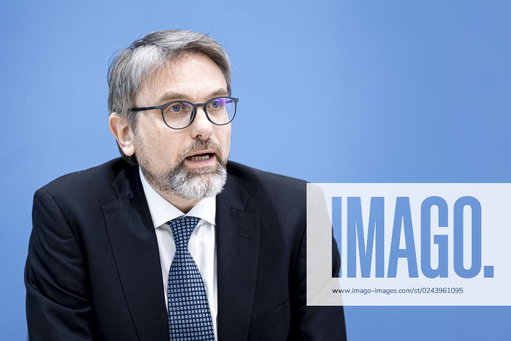 Prof Dr Marc Oliver Bettzuege, Council Member ERK, Energy Economics Institute at the UniversityâˆöÂßt of Kâˆöâˆln EWI , recorded at a federal press conference on the publication of the test report on the calculation of German greenhouse gas emissions for the year 2022 Berlin, 17 04 2023 Berlin Germany.