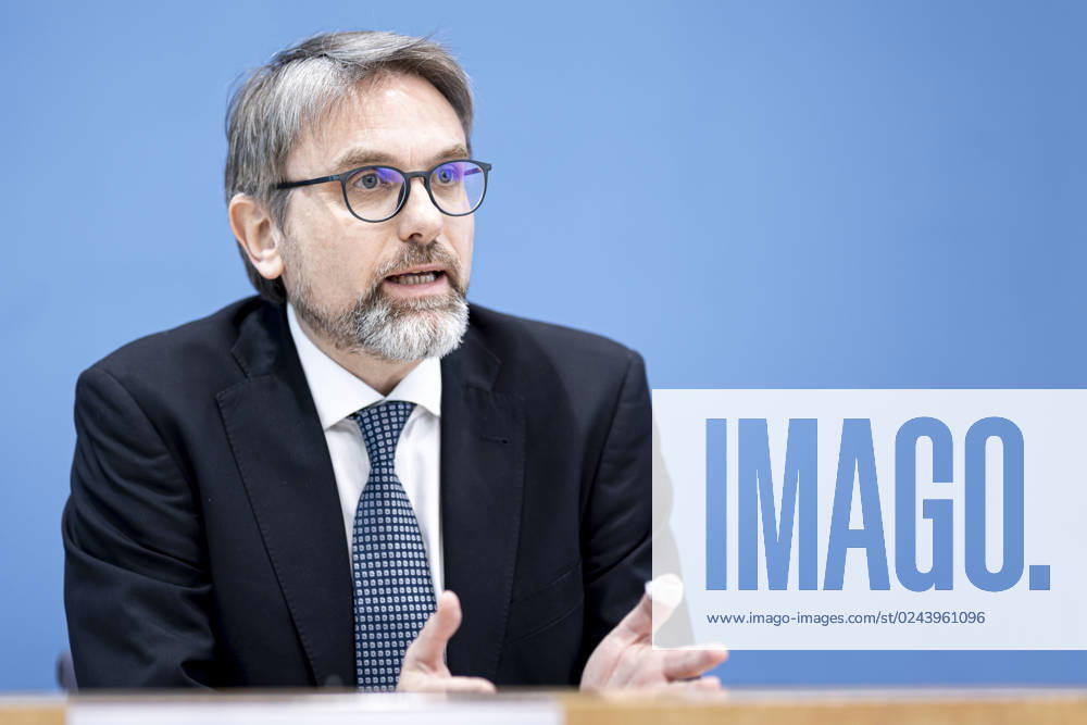 Prof Dr Marc Oliver Bettzuege, Council Member ERK, Energy Economics Institute at the UniversityâˆöÂßt of Kâˆöâˆln EWI , recorded at a federal press conference on the publication of the test report on the calculation of German greenhouse gas emissions for the year 2022 Berlin, 17 04 2023 Berlin Germany.