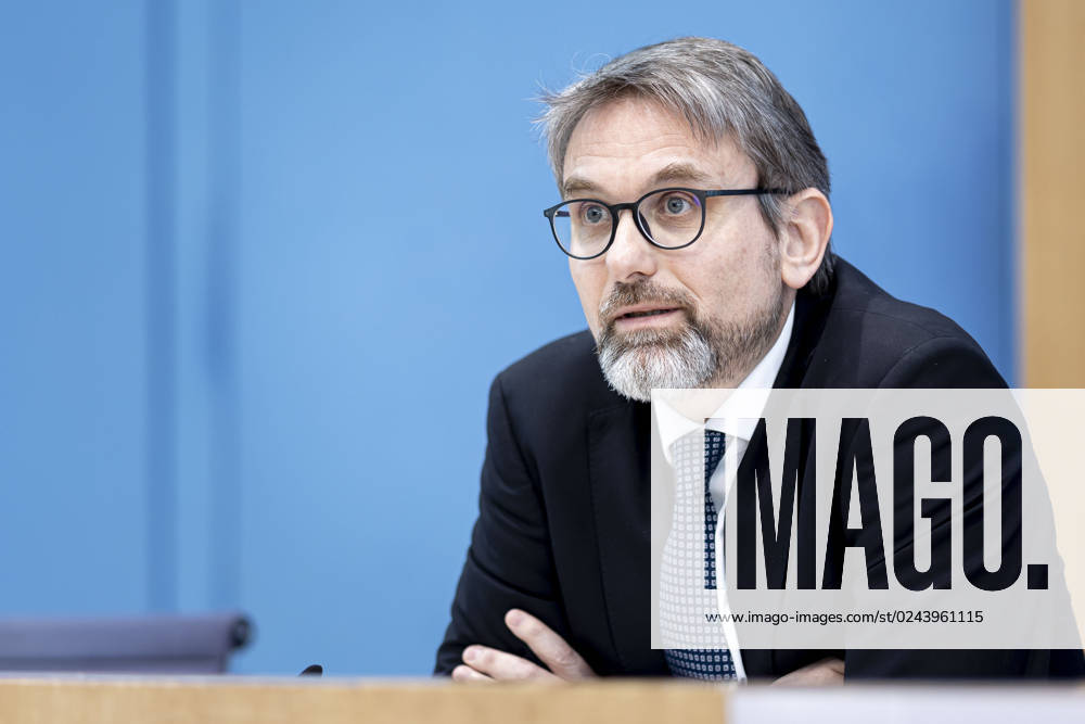 Prof Dr Marc Oliver Bettzuege, Council Member ERK, Energy Economics Institute at the UniversityâˆöÂßt of Kâˆöâˆln EWI , recorded at a federal press conference on the publication of the test report on the calculation of German greenhouse gas emissions for the year 2022 Berlin, 17 04 2023 Berlin Germany.