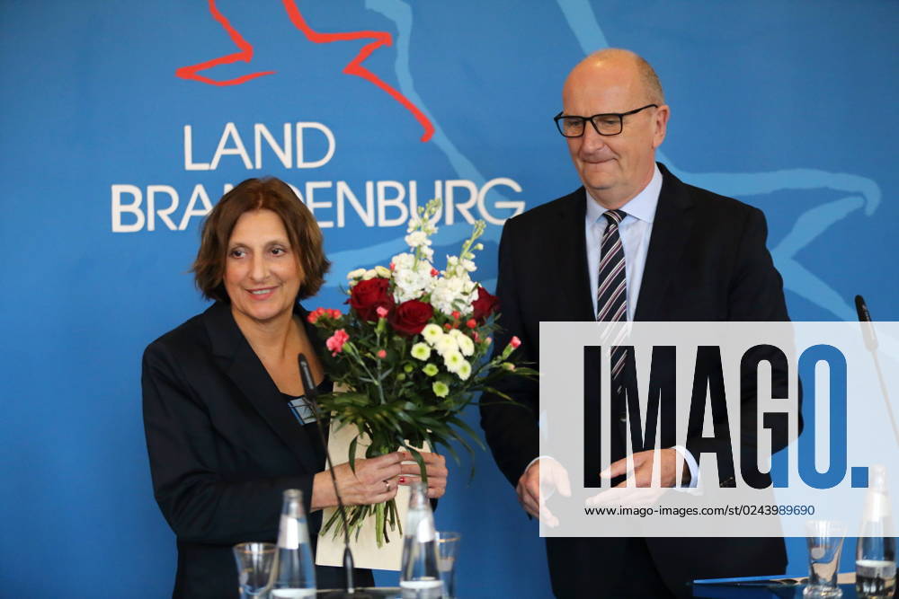 Minister of Education Britta Ernst SPD and Prime Minister Dietmar Woidke SPD during a press conference on the resignation of the Minister of Education, State Chancellery, Potsdam, 17 April 2023 Brandenburg resignation Britta Ernst.