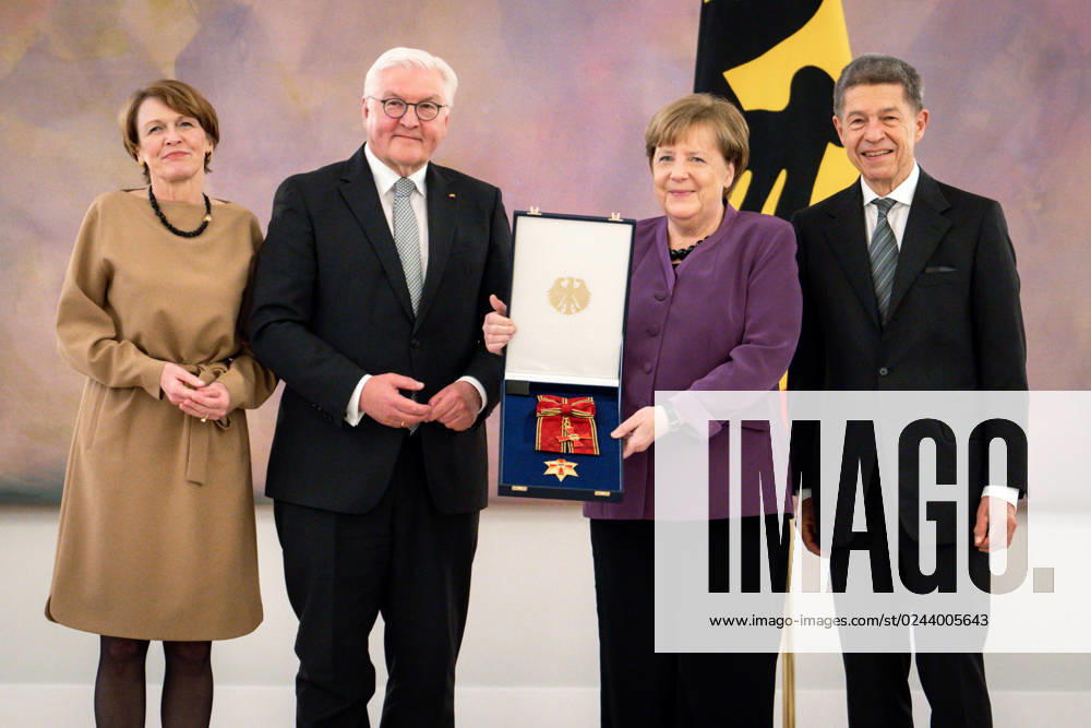 Award of the Grand Cross of the Order of Merit of the Federal Republic of Germany to Chancellor a D Angela Merkel Group photo Elke Buedenbender, German President Frank Walter Steinmeier, Chancellor a D Angela Merkel and husband Joachim Sauer with the Grand Cross of the Order of Merit of the Federal Republic of Germany to Chancellor a