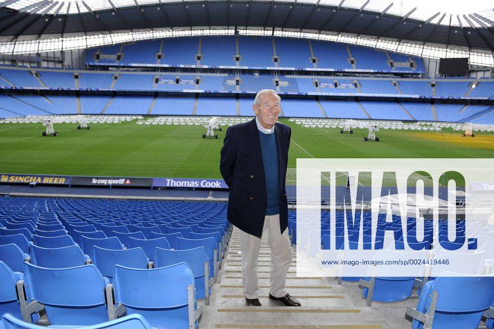 Besuch mit Bert Trautmann am 27.3.09. bei Manchester City. Besuch mit Bert Trautmann am 27.3.09. bei Manchester City.