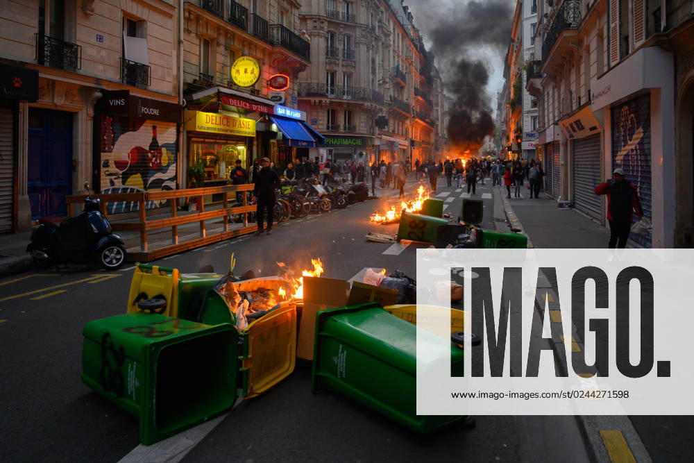 KW16 Frankreich, Proteste in Paris Des feux de poubelles sont allumes dans la rue du Chateau d eau (10 Arr.) a Paris par les manifestants lors de la manifestation sauvage a Paris le 17 Avril 2023. JulienxMattiax Pictorium LePictorium_0279604