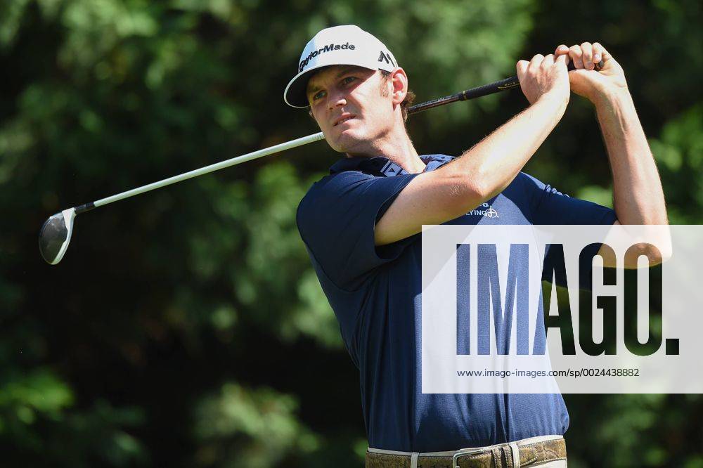Wes Roach tees off at hole number fiveduring third round play at the Quicken Loans National at Congressional Country Club in Bethesda MD. PGA Golf Herren 2016: Quicken Loans National JUN 25 - ZUMAcjm_
