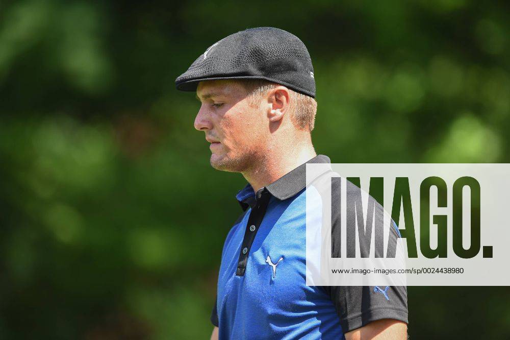 Bryson DeChambeau walks off the tee box at number five during third round play at the Quicken Loans National at Congressional Country Club in Bethesda MD. PGA Golf Herren 2016: Quicken Loans National JUN 25 - ZUMAcjm_