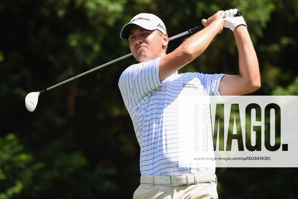 Sean O Hair tees off at hole number five during third round play at the Quicken Loans National at Congressional Country Club in Bethesda MD. PGA Golf Herren 2016: Quicken Loans National JUN 25 - ZUMAcjm_