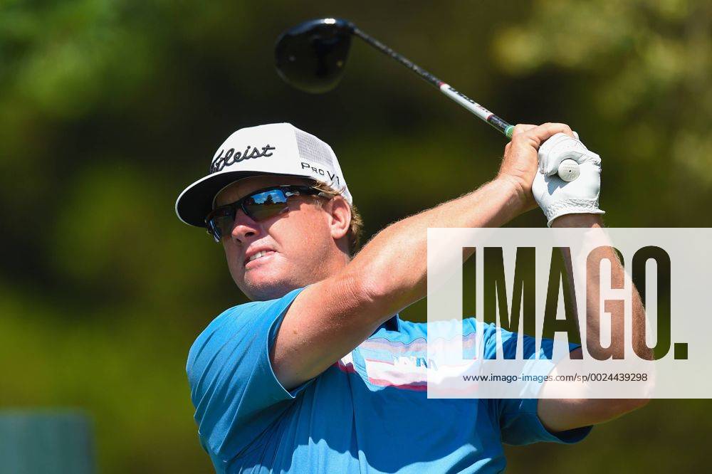 Charley Hoffman tees off at the third hole during third round play at the Quicken Loans National at Congressional Country Club in Bethesda MD. PGA Golf Herren 2016: Quicken Loans National JUN 25 - ZUMAcjm_