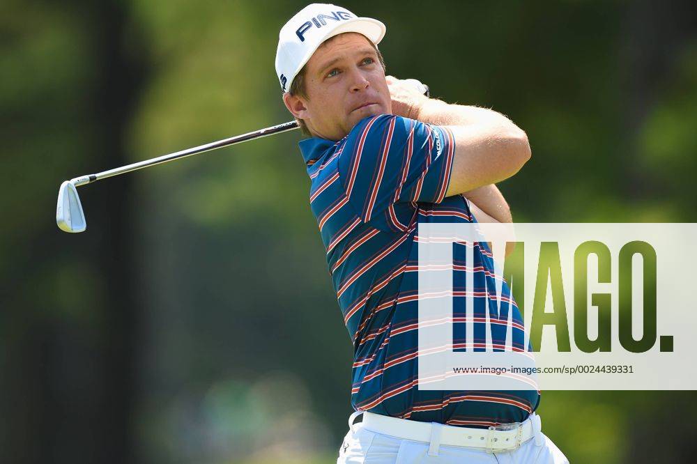 Daniel Summerhays tees off at hole number two during third round play at the Quicken Loans National at Congressional Country Club in Bethesda MD. PGA Golf Herren 2016: Quicken Loans National JUN 25 - ZUMAcjm_