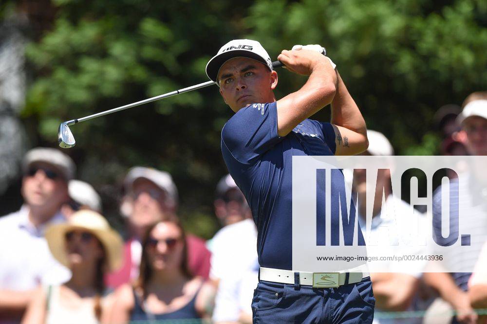 Rickie Fowler tees off at hole number five during third round play at the Quicken Loans National at Congressional Country Club in Bethesda MD. PGA Golf Herren 2016: Quicken Loans National JUN 25 - ZUMAcjm_