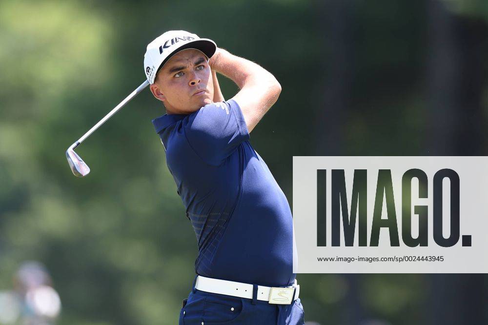 Rickie Fowler tees off at hole number two during third round play at the Quicken Loans National at Congressional Country Club in Bethesda MD. PGA Golf Herren 2016: Quicken Loans National JUN 25 - ZUMAcjm_