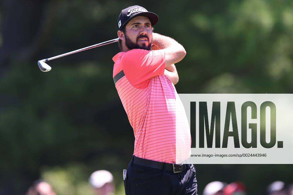 Mark Hubbard tees off at hole number two during third round play at the Quicken Loans National at Congressional Country Club in Bethesda MD. PGA Golf Herren 2016: Quicken Loans National JUN 25 - ZUMAcjm_