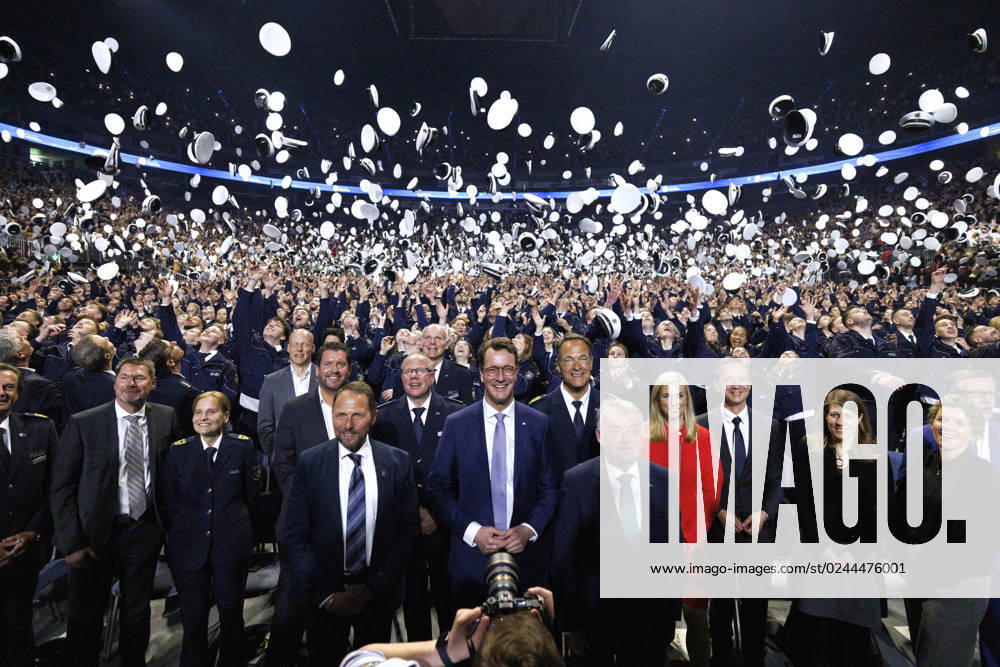 Leverkusens Lord Mayor Uwe Richrath SPD , NRW Minister President Hendrik Wüst CDU and NRW Interior Minister Herbert Reul CDU with prospective police officers throwing their caps at the swearing-in ceremony of the NRW police at the Lanxess Arena Cologne, 19 04 2023 NRW Germany