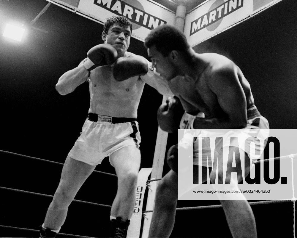 WM Kampf im Schwergewicht: Karl Mildenberger (li.) gegen Cassius Clay am 10.9.1966 in Frankfurt Main. HM