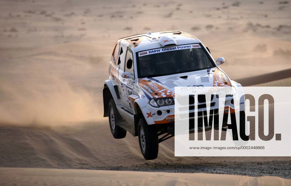 Jutta Kleinschmidt (Deutschland) und Tina Thörner (Schweden) in ihrem BMW X3 CC Motorsport Damen UAE Desert Challenge 2006, Rallye, Rallyesport, Wüste, Wüstenrallye, VAE Einzelbild Motorsport Damen UAE Desert Challenge 2006, Rallye, Rallyesport, Wüste, Wüstenrallye, VAE Einzelbild