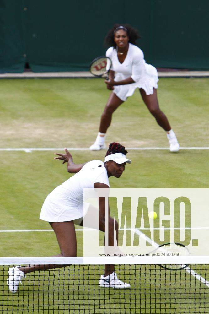 All England Lawn Tennis and Croquet Club, London, England. The Wimbledon Tennis Championships Day Four. Serena Williams (USA) and Venus Williams (USA) doubles versus Andreja Klepac (SLO) and Katarina Srebotnik (SLO). Venus Williams volleys at the net as sister Serena looks on. Martinx ActionPlus11756635