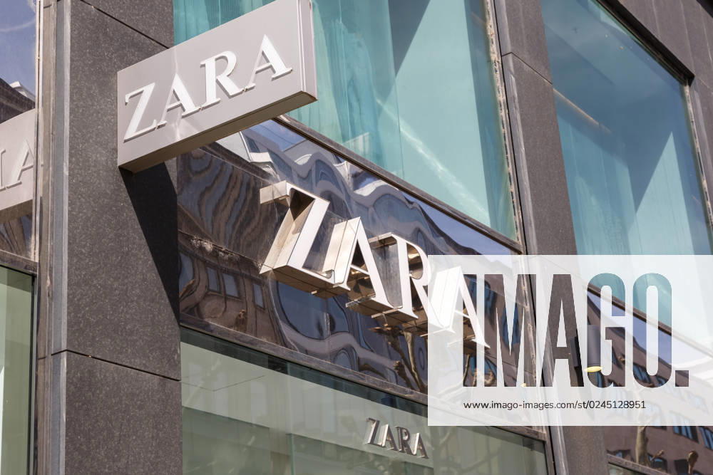 Zara brand store with logo retail on Königstraße in Stuttgart, Germany Stuttgart, Germany 10 April 2023 Zara brand store with logo retail on Königstraße in Stuttgart, Germany