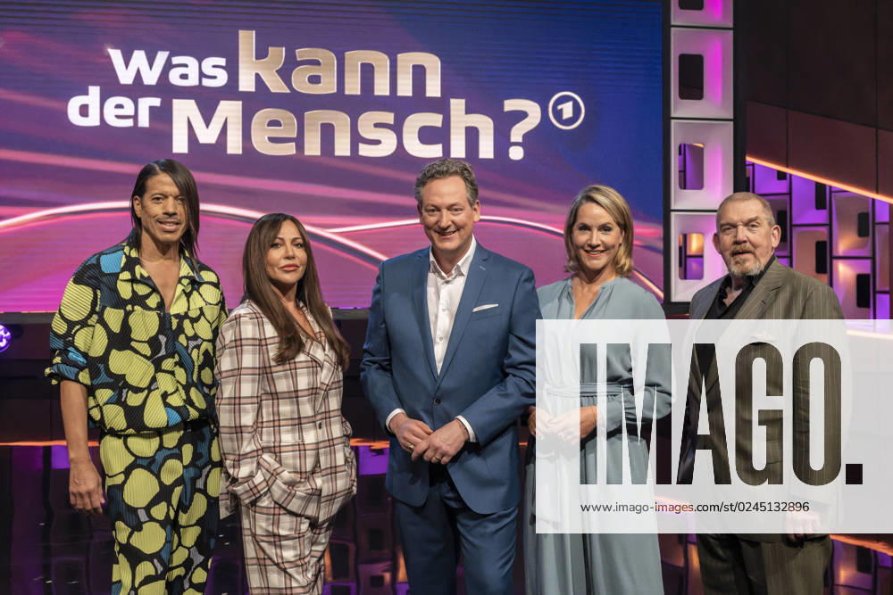 What can man Eckart von Hirschhausen hosts the show In the picture from between host Eckart von Hirschhausen Center from left to right the celebrity strategy guests Jorge Gonzalez, Simone Thomalla, Judith Rakers and Dietmar Bär The show is about fascinating achievements of man Cologne North Rhine-Westphalia Germany