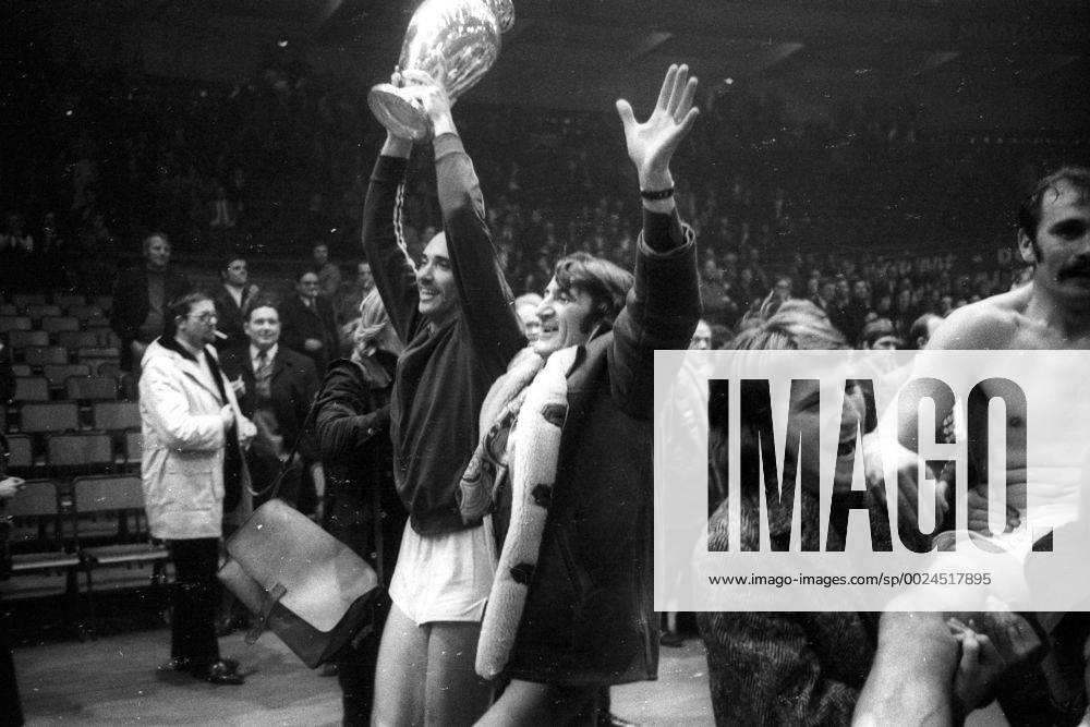 Finale um den Europapokal der Landesmeister 1972 in Dortmund, Partizan Bjelovar feiert den Europapokalsieg