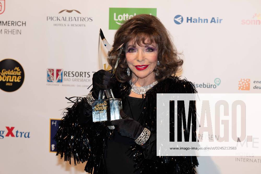 Dame Joan COLLINS, actress, receives the Honorary Lifetime Achievement Award, The Golden Sun 2023, on 22 04 2023 at Wunderland Kalkar,