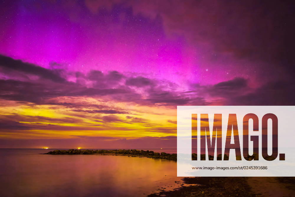 Aurora Borealis in the night to 24 April 2023 over the Baltic Sea beach in Wisch, district Heidkate, near Kiel Kiel Schleswig Holstein Germany fpr polarlicht 6824