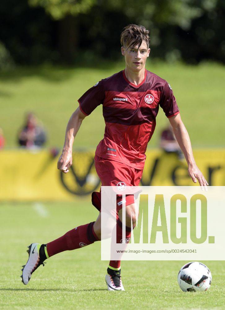 Fussball - 2.Bundesliga - 2.7.2016 1. FC Kaiserslautern Vorbereitungsspiel in Mechtersheim Robin KOCH, Aktion mit Ball 1. FC Kaiserslautern