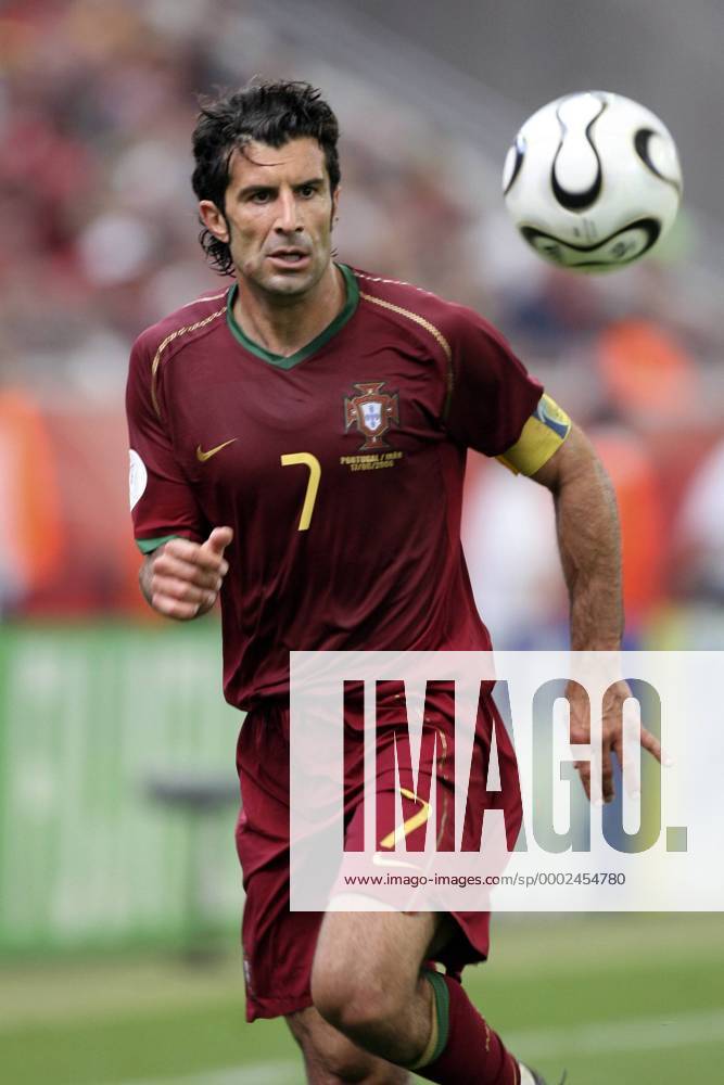 Luis Figo (Portugal) am Ball Fußball WM Herren WM 2006, Länderspiel, Nationalteam, Nationaltrikot Einzelbild Frankfurt M. Dynamik, Fußball WM Herren WM 2006, Länderspiel, Nationalteam, Nationaltrikot Einzelbild Frankfurt M. Dynamik,