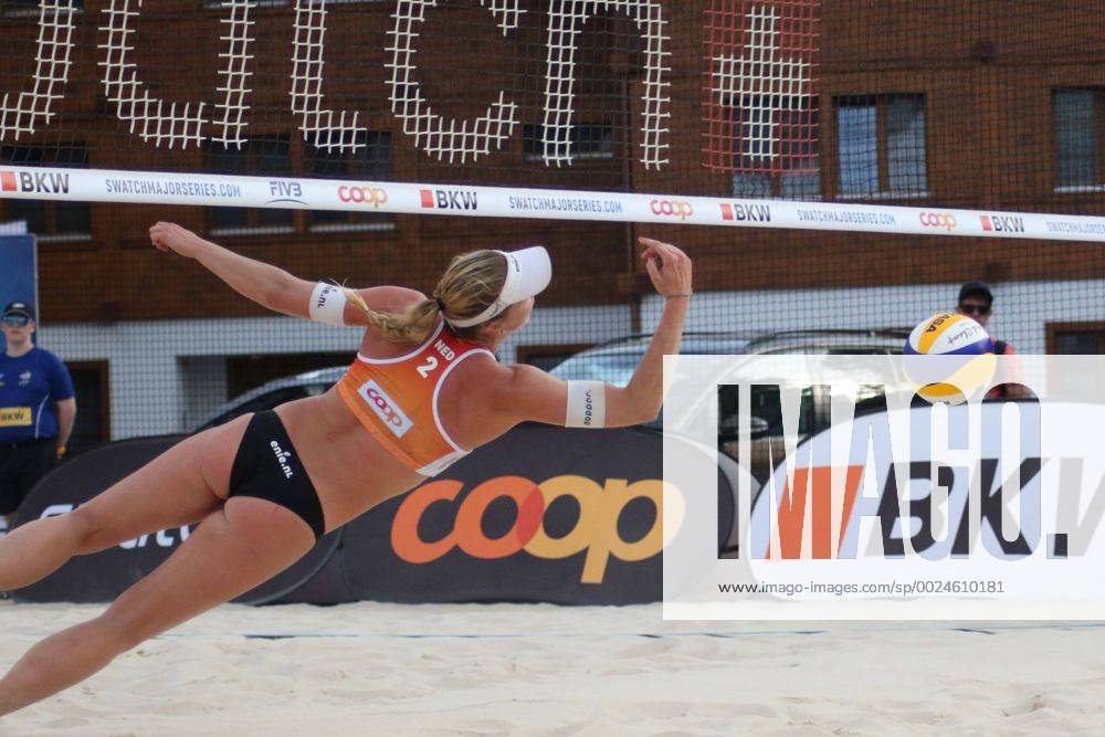 Smart Major Gstaad, 08.07.2016, Beachvolleyball, Gstaad, Meppelink Smart Major Gstaad, 08.07.2016, Beach-Volleyball Bild: Hechtbagger, Abwehr, Madelein Meppelink (NED)