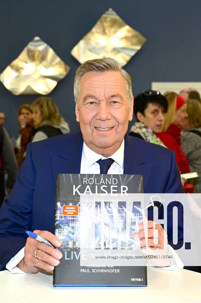 Roland Kaiser at the book signing for his book Live Das Roadbook at the Penguin Random House Publishing Group stand at the Leipzig Book Fair 2023 Leipzig, 29 04 2023 Foto:xM.xWehnertx xFuturexImage