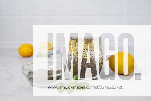 A close-up shot of a glass of water with chia seeds and lemon on a white background *** einer schließen Aufwärts erschossen des einer Glas des Wasser mit Chiases Samen und Zitrone am einer weiß Hintergrund 3285613