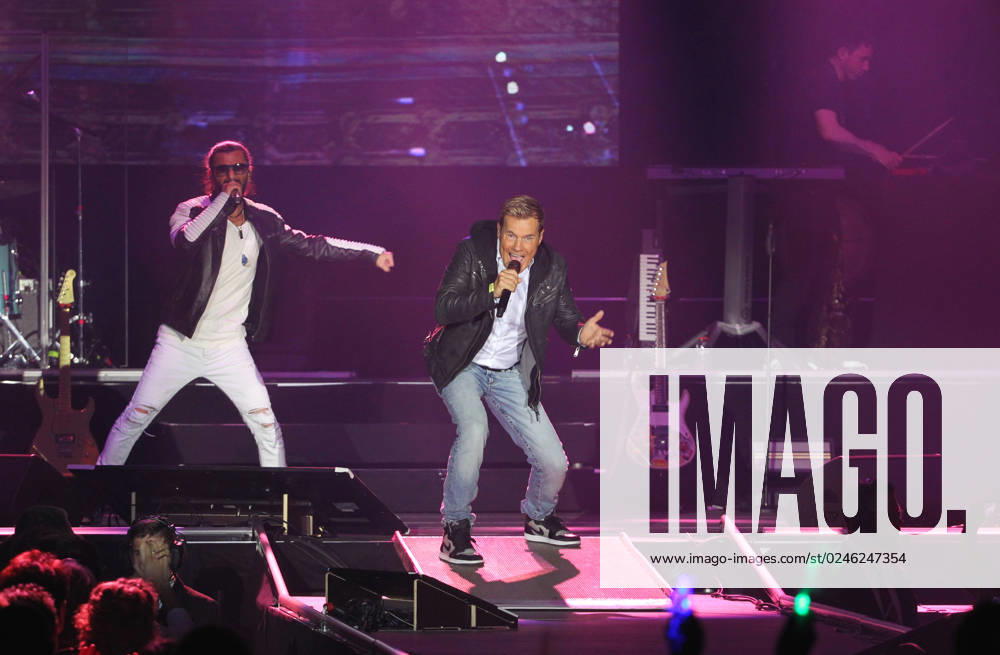 Dieter Bohlen Live 2023 30 04 2023, Erfurt, exhibition hall, Dieter Bohlen 2023 The greatest comeback of all time in the picture Joyello Sabatelli with Dieter Bohlen on stage