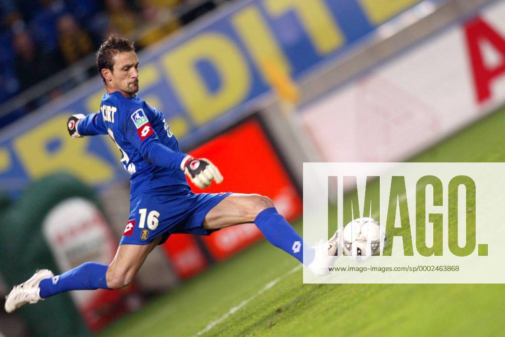 Torwart Teddy Richert (Sochaux) am Ball - (pan17457) Fußball Herren Ligue 1 2006 2007, 1. Französische Liga, FC Sochaux Montbeliard, Vdig Einzelbild Montbeliard Dynamik, Fußball Herren Ligue 1 2006 2007, 1. Französische Liga, FC Sochaux Montbeliard, Vdig Einzelbild Montbeliard Dynamik,
