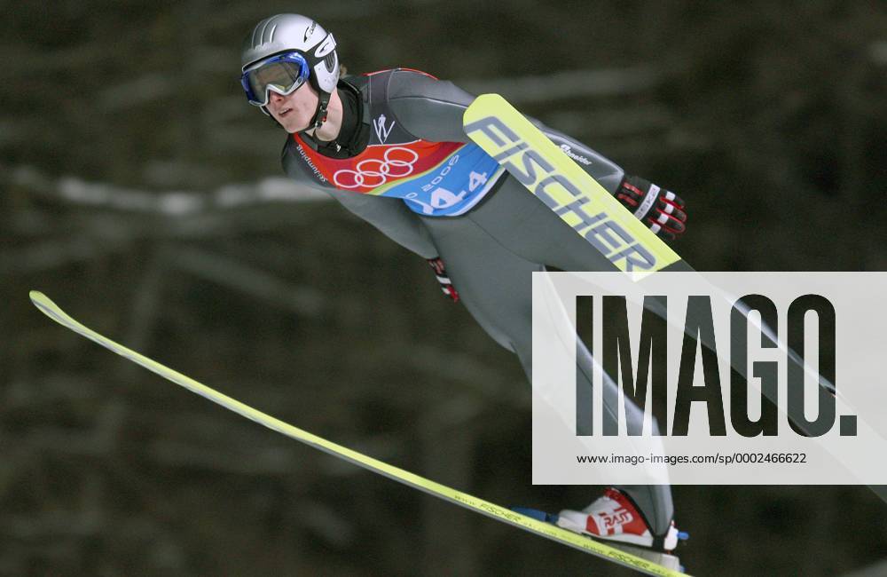 Thomas Morgenstern (Österreich) - Flugphase Skispringen OS Winter Herren Olympische Spiele Turin 2006, Winterspiele, Nordischer Skisport, Ski Nordisch, Skisprung Einzelbild Pragelato Skispringen OS Winter Herren Olympische Spiele Turin 2006, Winterspiele, Nordischer Skisport, Ski Nordisch, Skisprung Einzelbild Pragelato