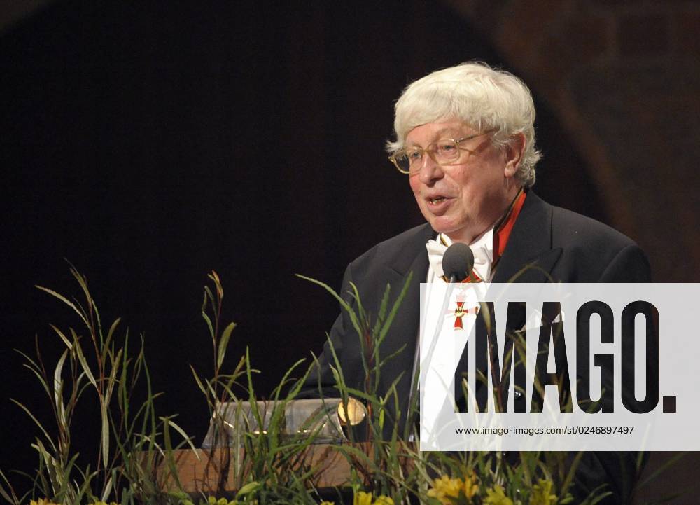 STOCKHOLM 2007 12 10 chemistry prize laureate Gerhard Ertl holds his speech at the Nobel banquet in Stockholm Town Hall dec 10 2007 STOCKHOLM SWEDEN