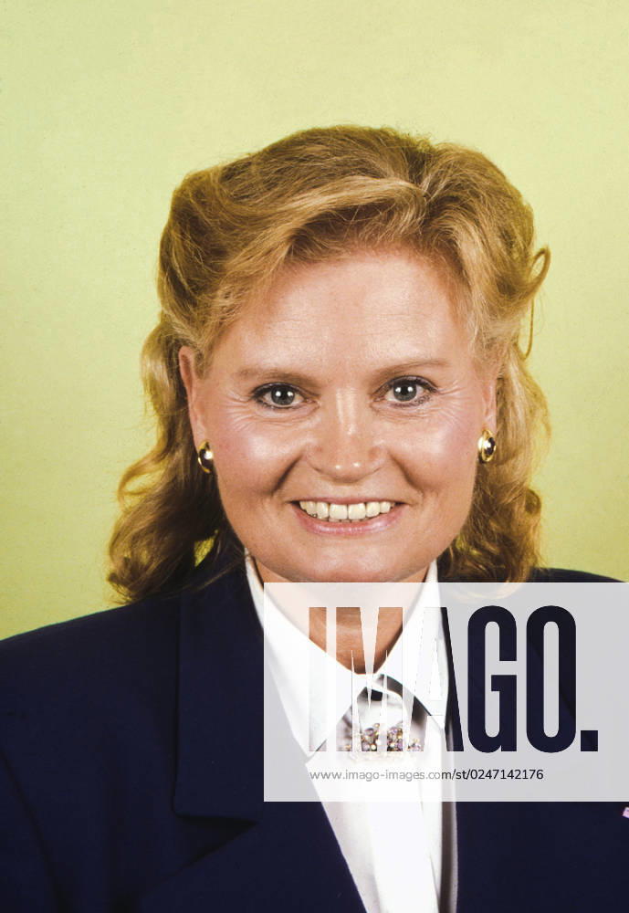 Hannelore Kohl, erste Ehefrau von Bundeskanzler Helmut Kohl, Deutschland um 1992.